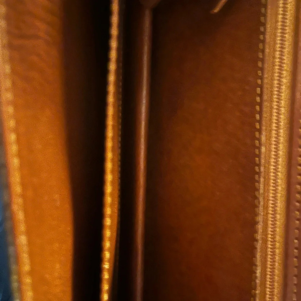 π Vintage Louis Vuitton Monogram larger clutch - posh authenticated - Picture 9 of 15